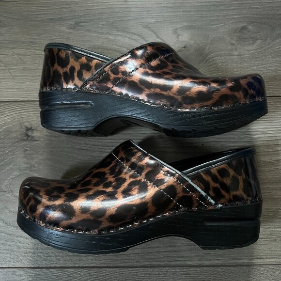 Dansko XP 2.0 Women's Brown Leopard Patent Stapled Clog Size 37 - Picture 1 of 10